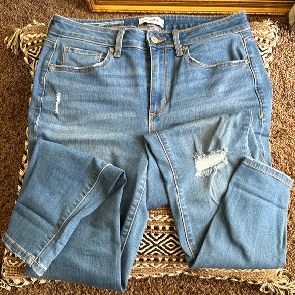 5/$20 Sonoma curvy skinny jeans, size 10. Distressing on thigh and knee. - Picture 1 of 4